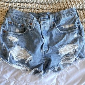 Levi 501 Cut Offs Size 27